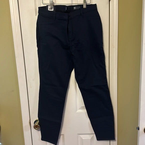 GAP Pants - NWT stretch skinny pants